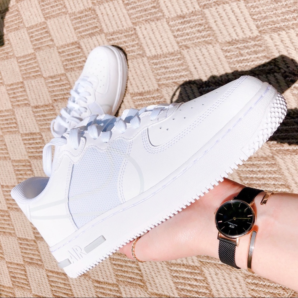 Air Force 1, React! White/Pure Platinum wmn sz 8